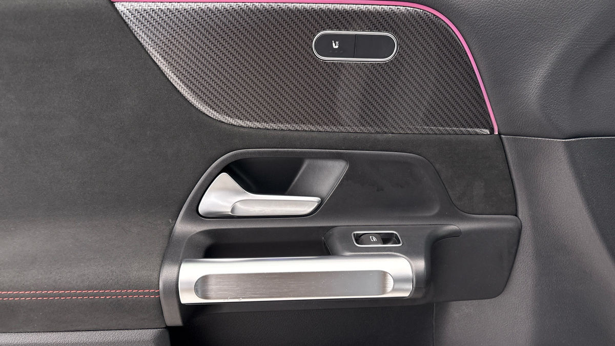 Mercedes-Benz GLB Image 19