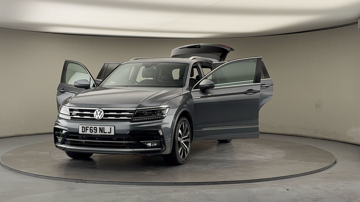 More views of Volkswagen Tiguan Allspace
