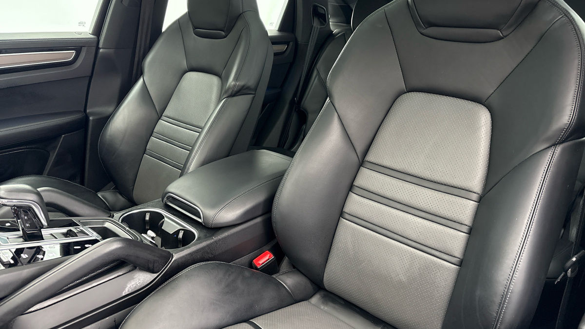 Porsche Cayenne Image 7