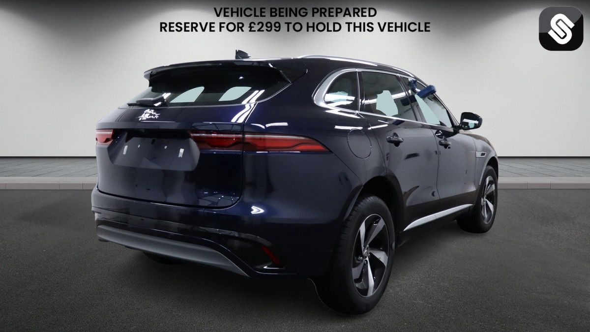 Jaguar F-PACE Image 4