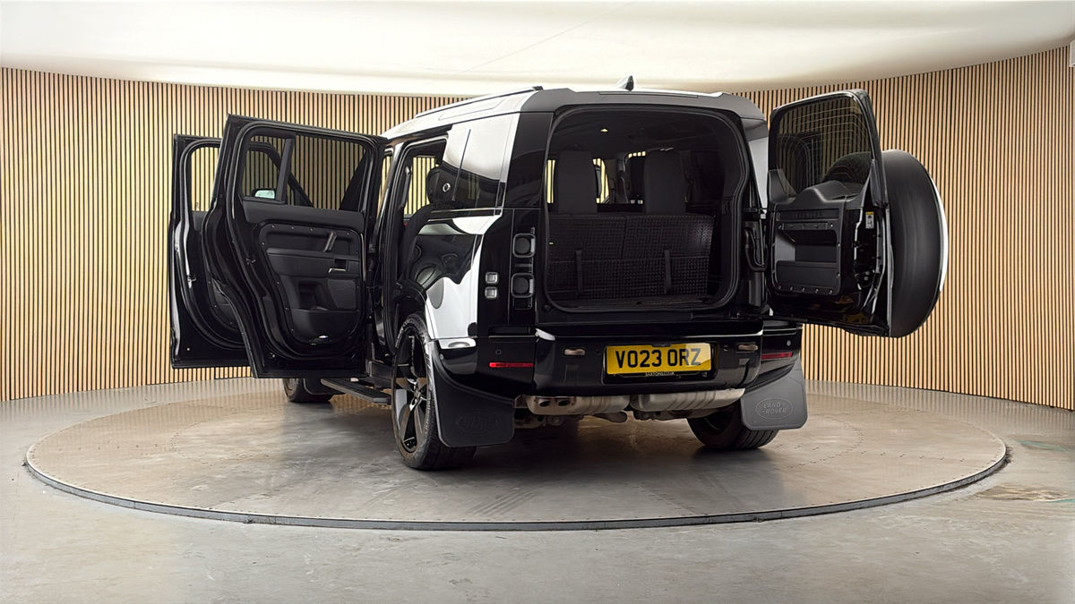 More views of Land Rover Defender 110