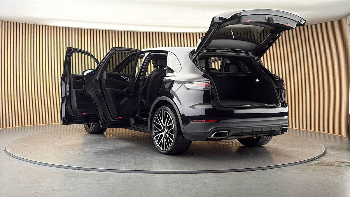 Porsche Cayenne Image 23