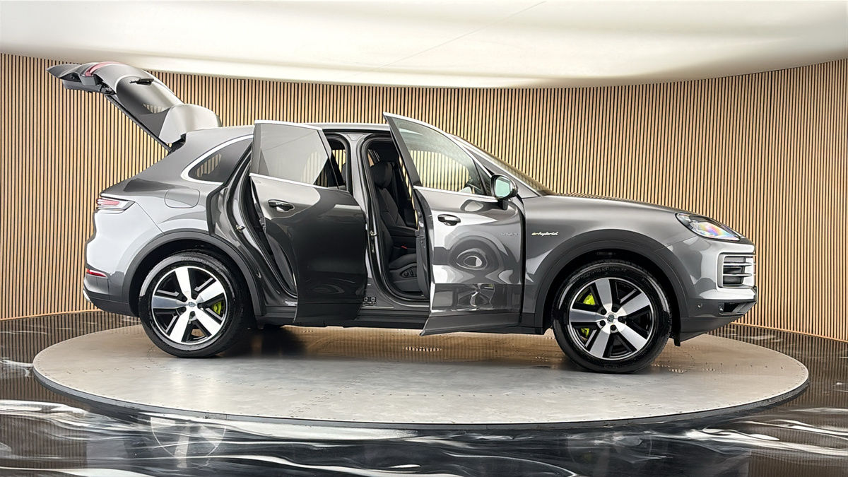 More views of Porsche Cayenne