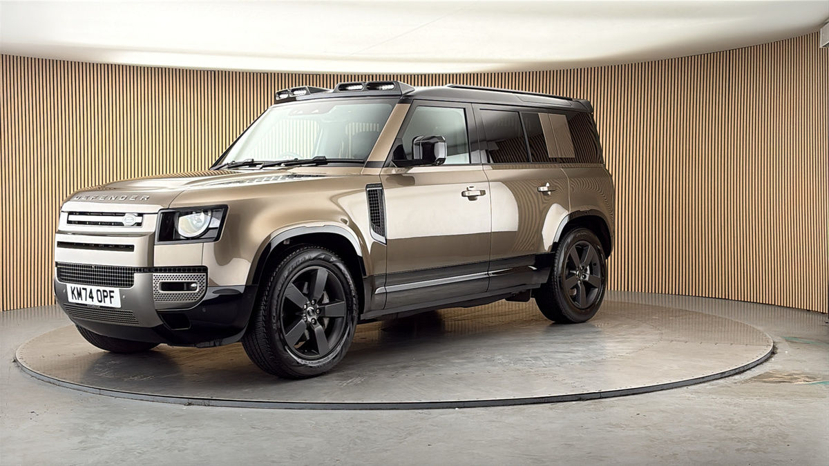 Land Rover Defender 110 Image 20