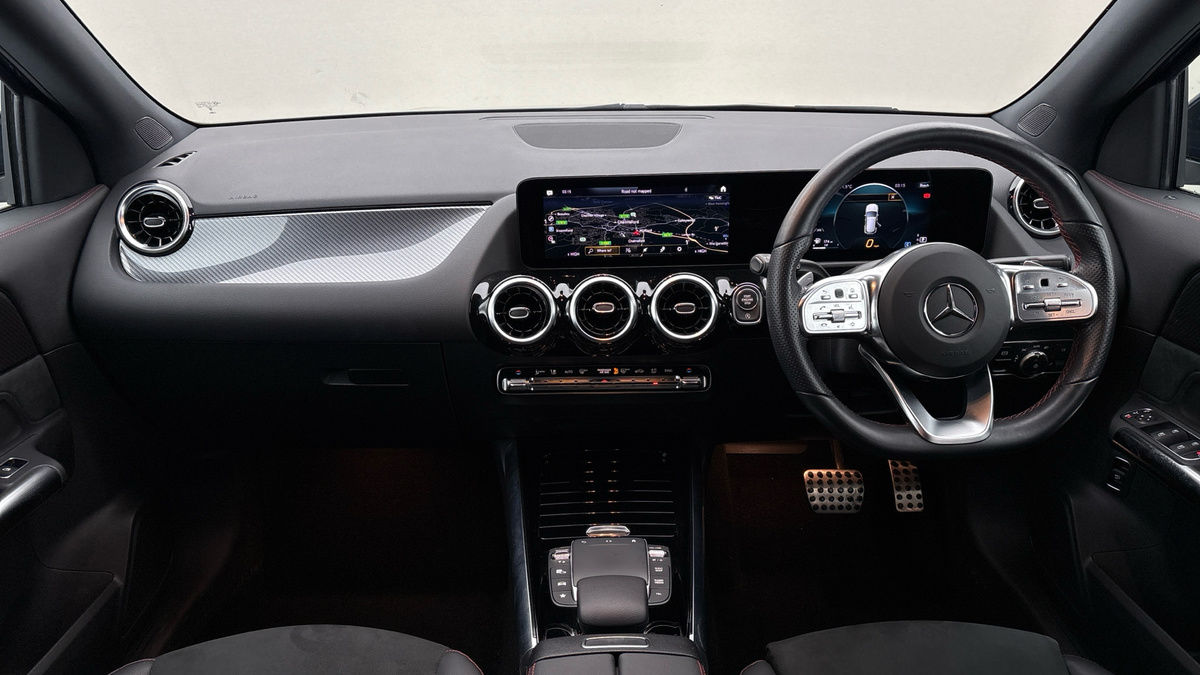 Mercedes-Benz GLA Image 12