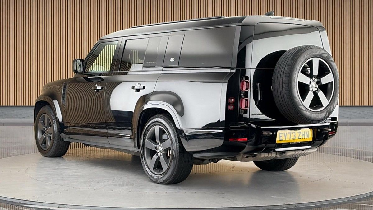 Land Rover Defender 130 Image 2