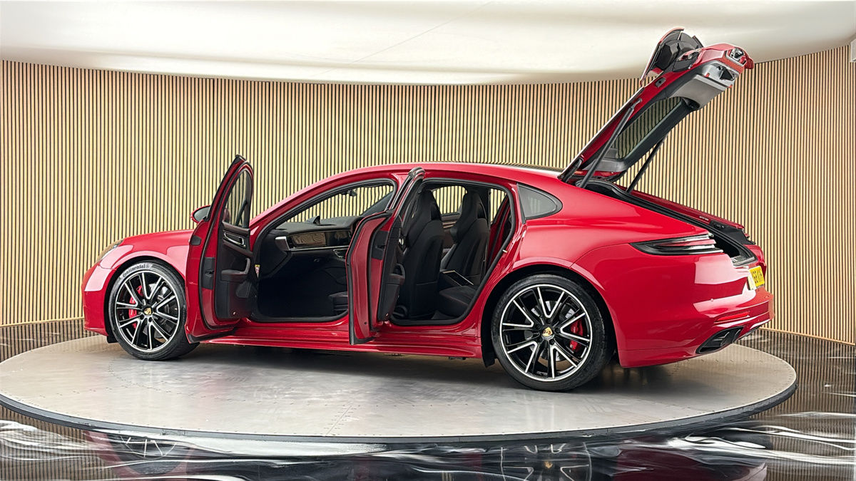 More views of Porsche Panamera