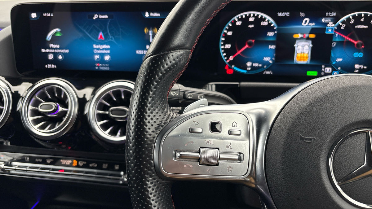 Mercedes-Benz GLA Image 13