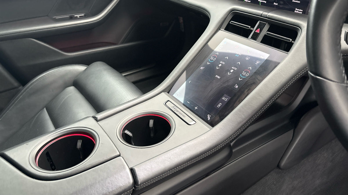 Porsche Taycan Image 18