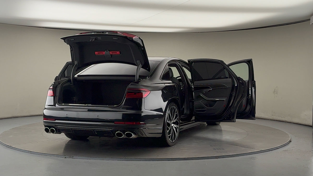 More views of Audi S8