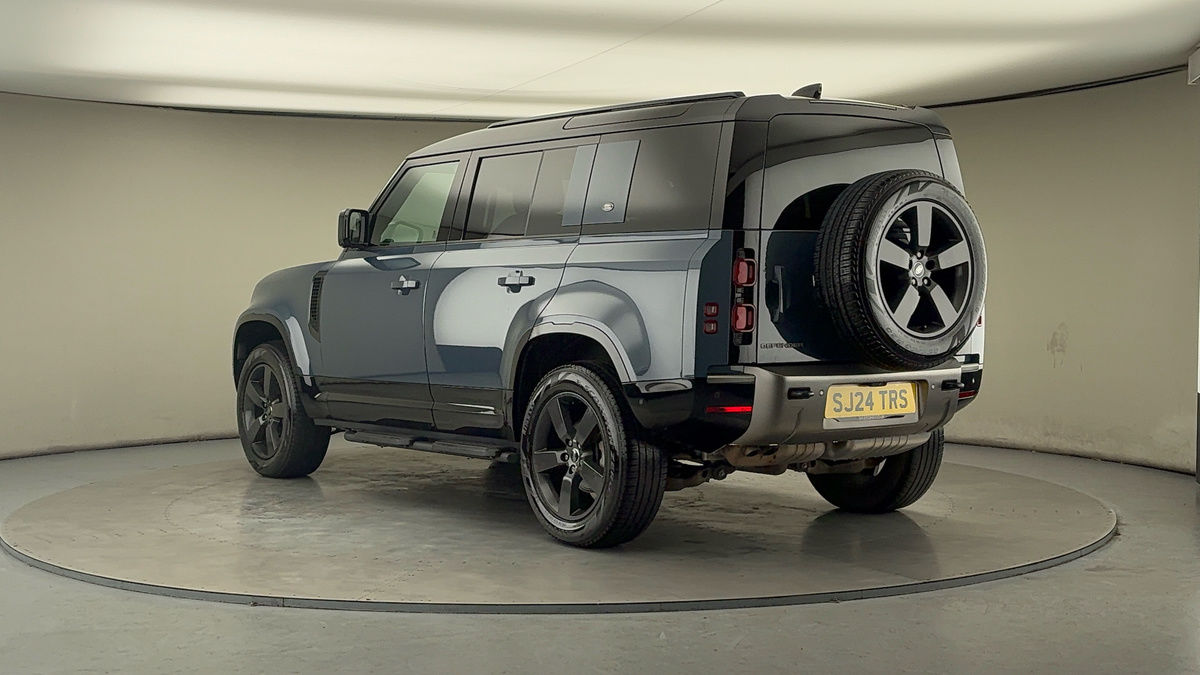 Land Rover Defender 110 Image 2