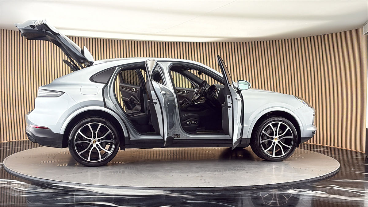 More views of Porsche Cayenne