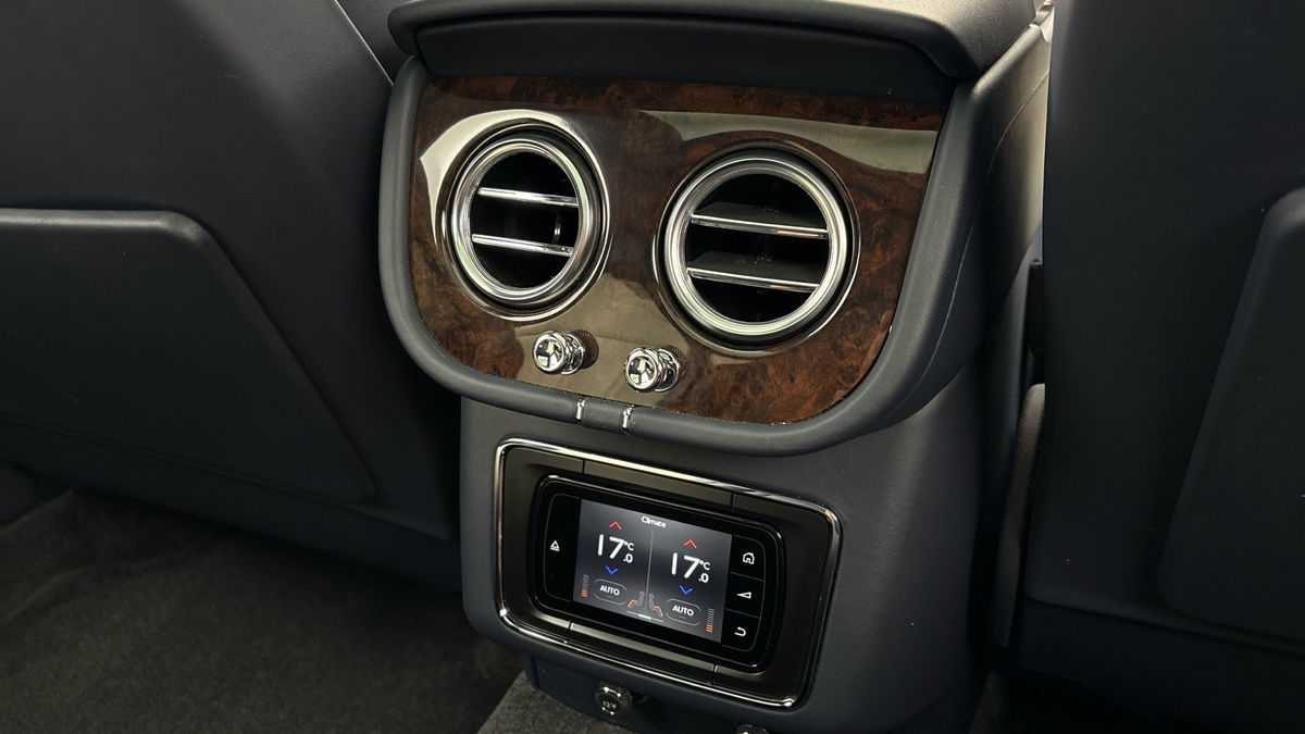 Bentley Bentayga Image 25