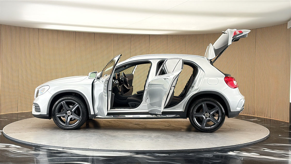 More views of Mercedes-Benz GLA