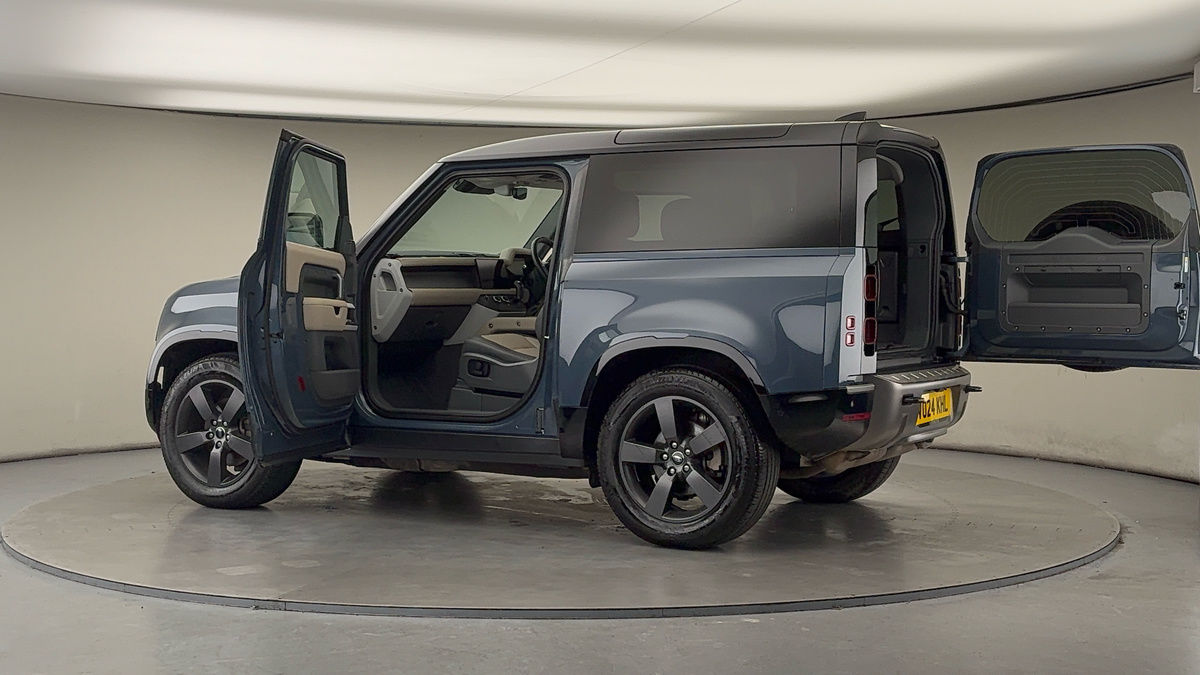 More views of Land Rover Defender 90