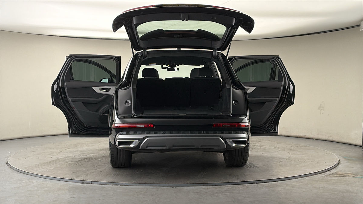 More views of Audi Q7