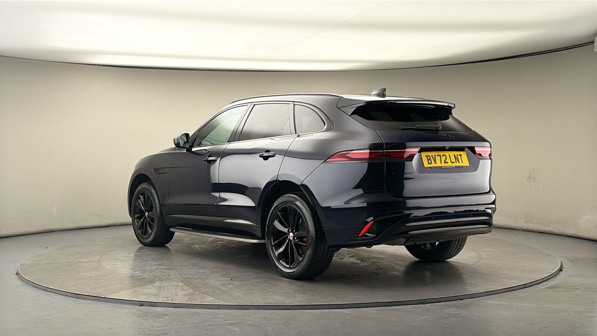 Jaguar F-PACE Image 2
