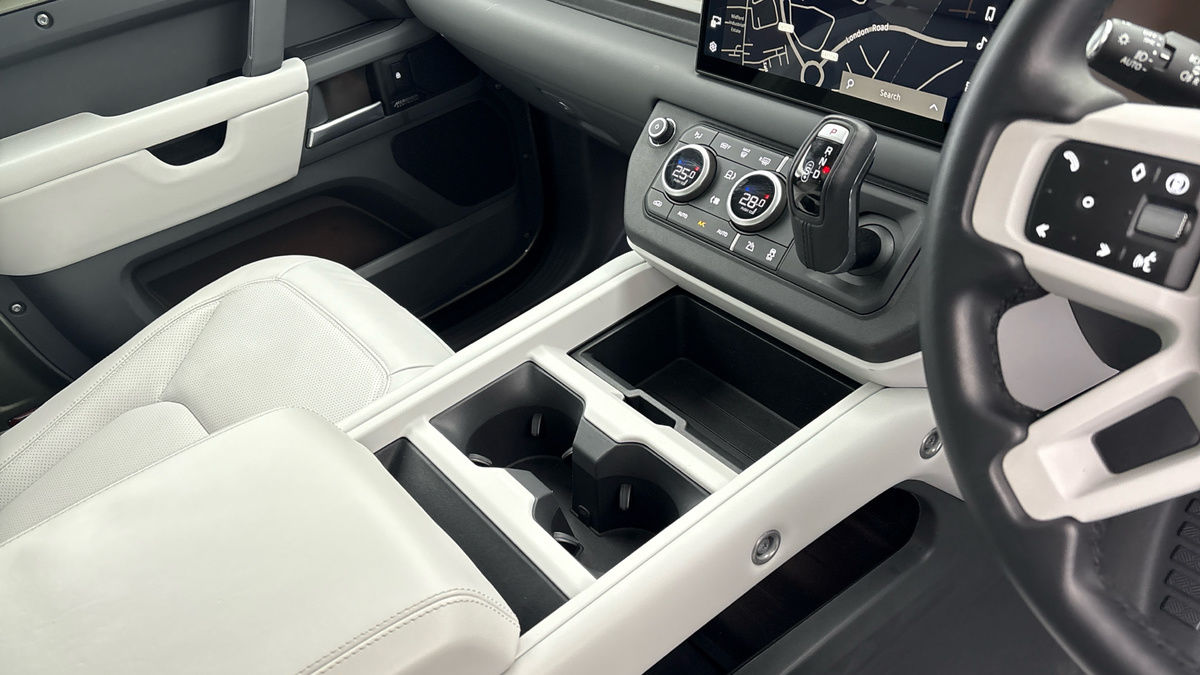 Land Rover Defender 90 Image 18