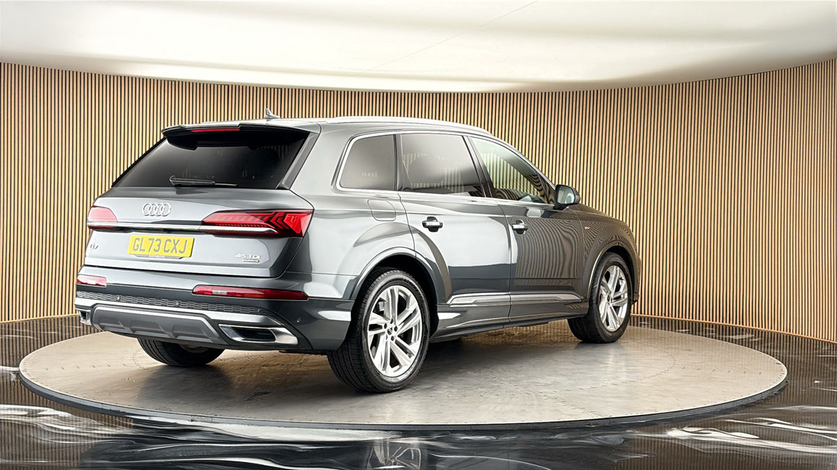 More views of Audi Q7