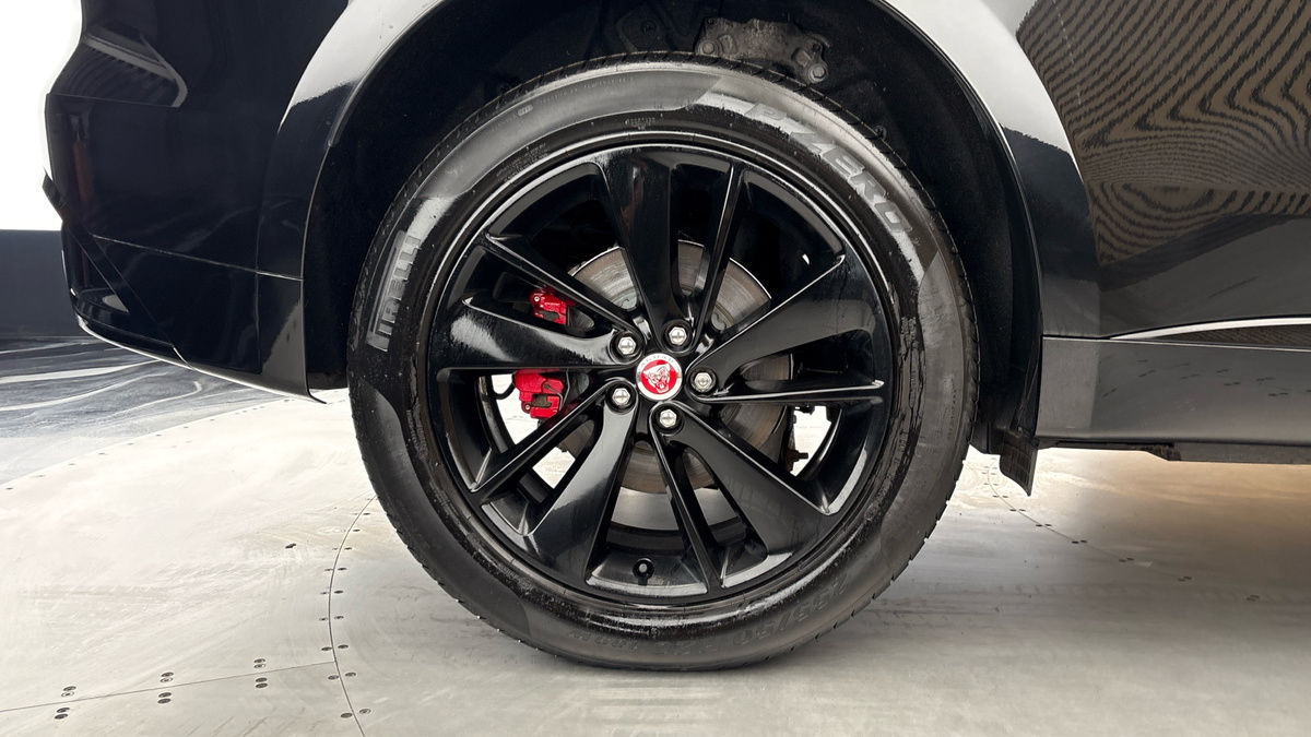 Jaguar F-PACE Image 10