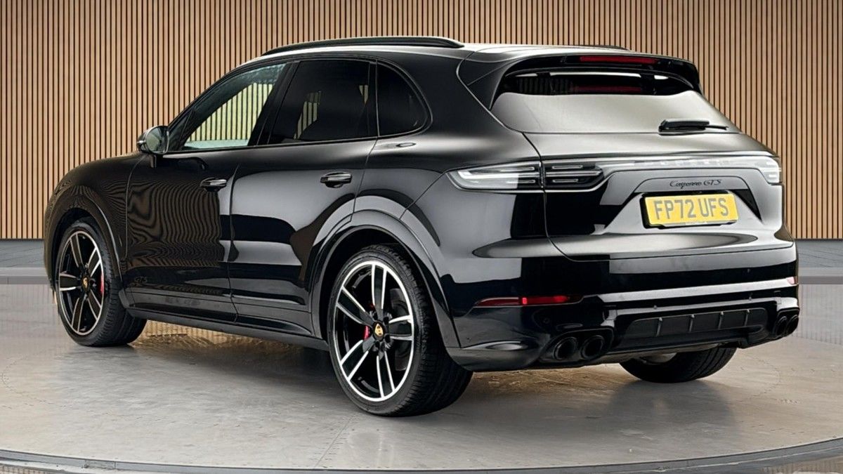 Porsche Cayenne Image 2