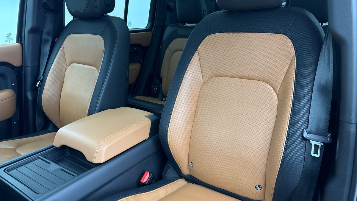 Land Rover Defender 110 Image 7