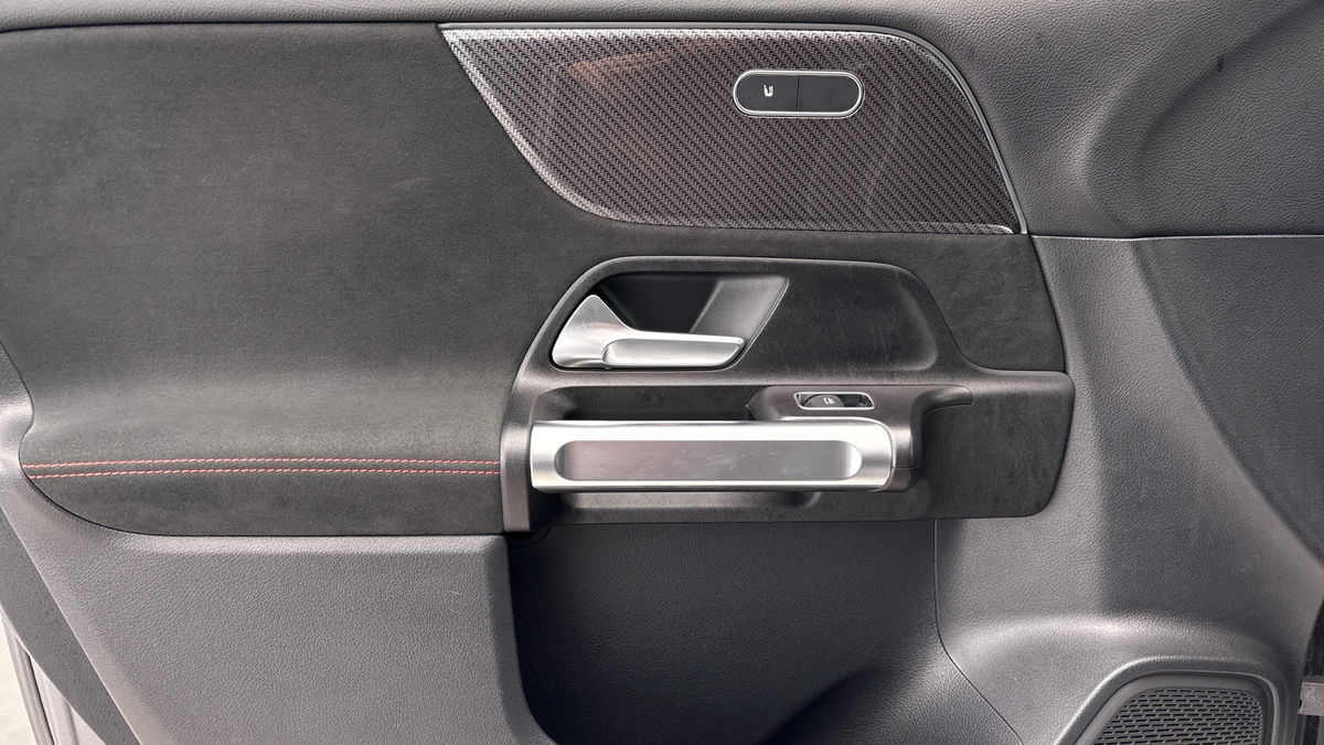 Mercedes-Benz GLB Image 19