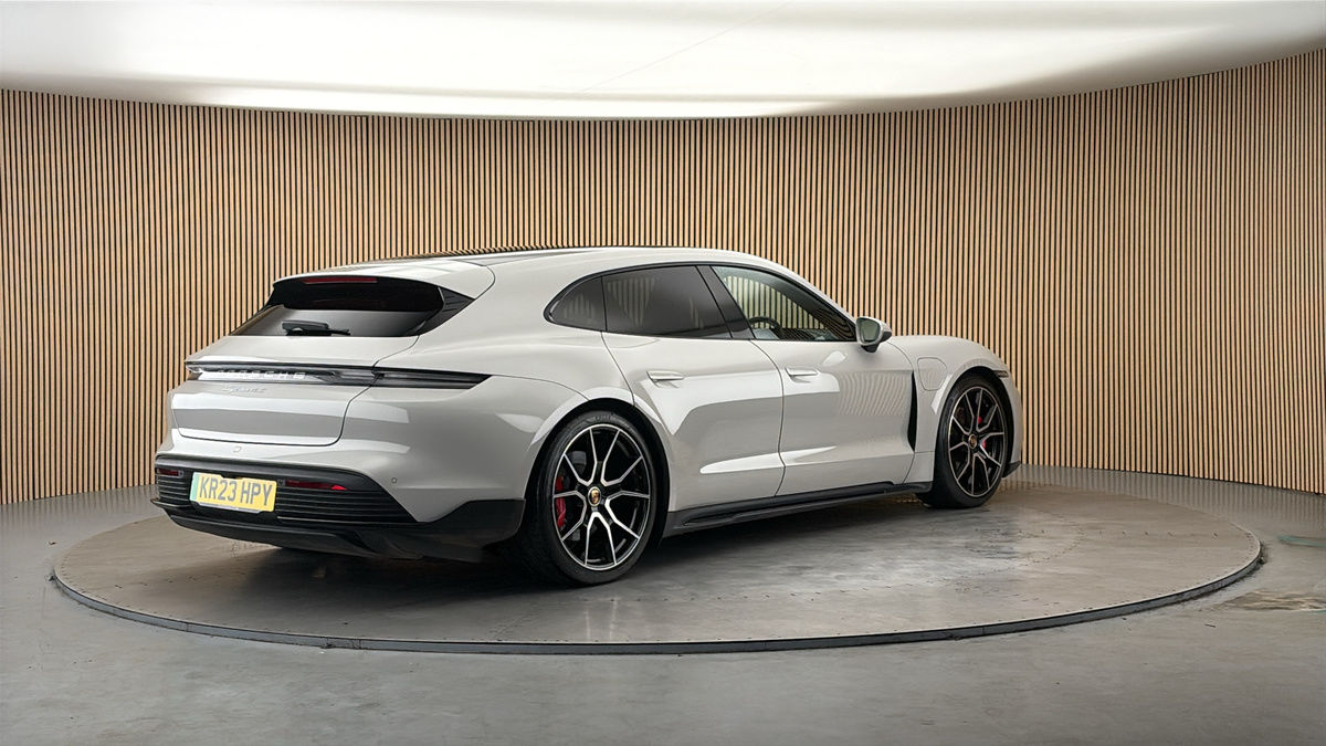 Porsche Taycan Image 21