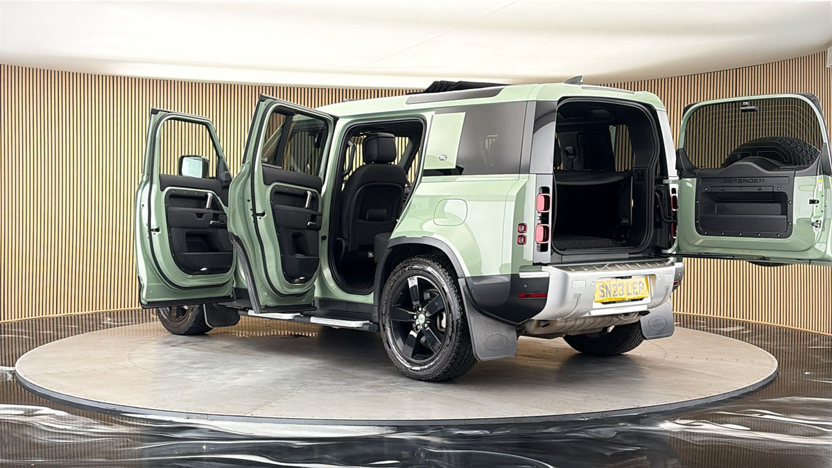 More views of Land Rover Defender 110