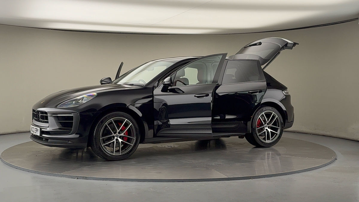 More views of Porsche Macan