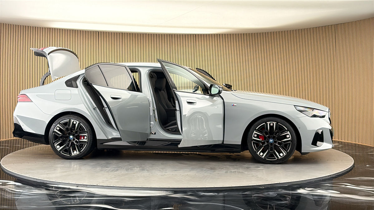 More views of BMW i5