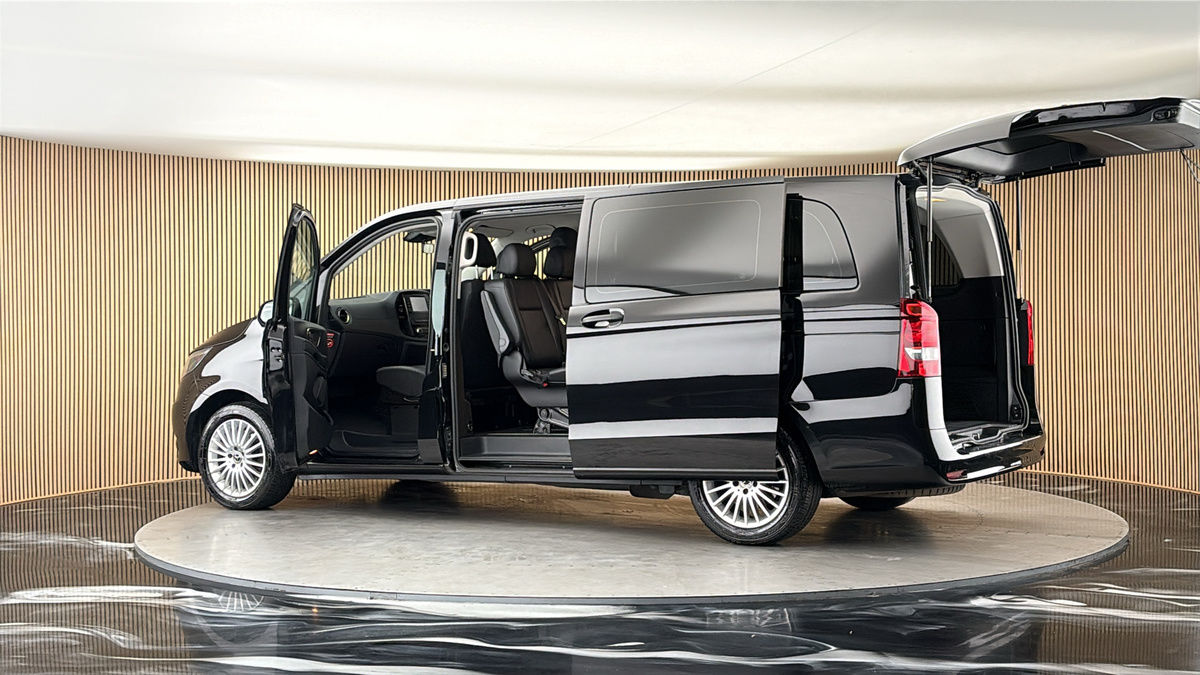 More views of Mercedes-Benz Vito