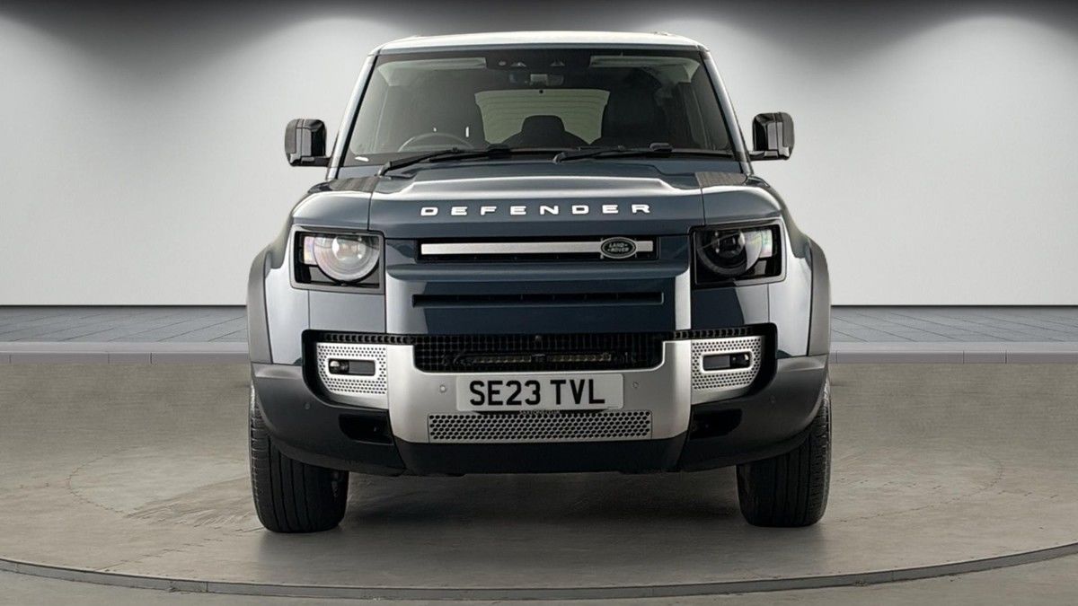 Land Rover Defender 110 Image 3