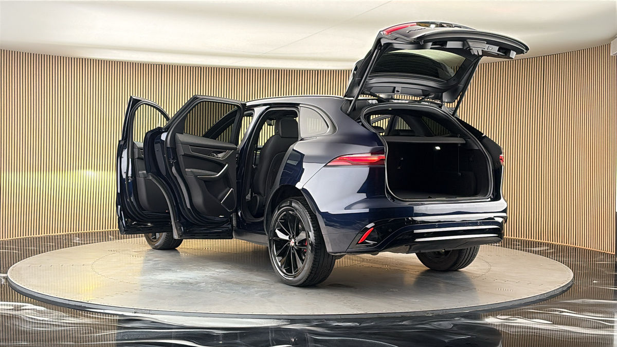 Jaguar F-PACE Image 23