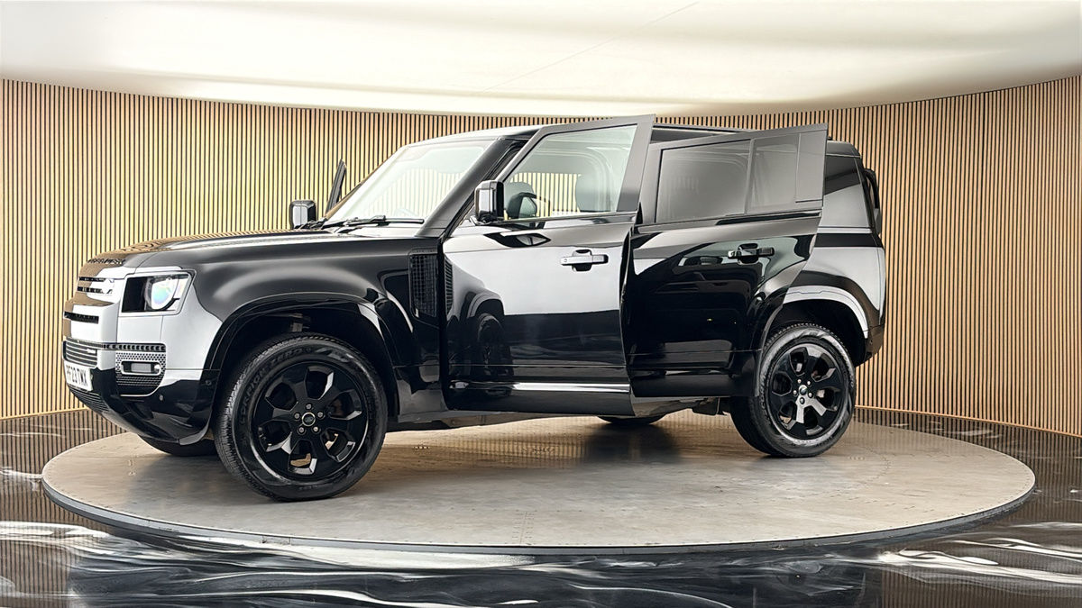 More views of Land Rover Defender 110