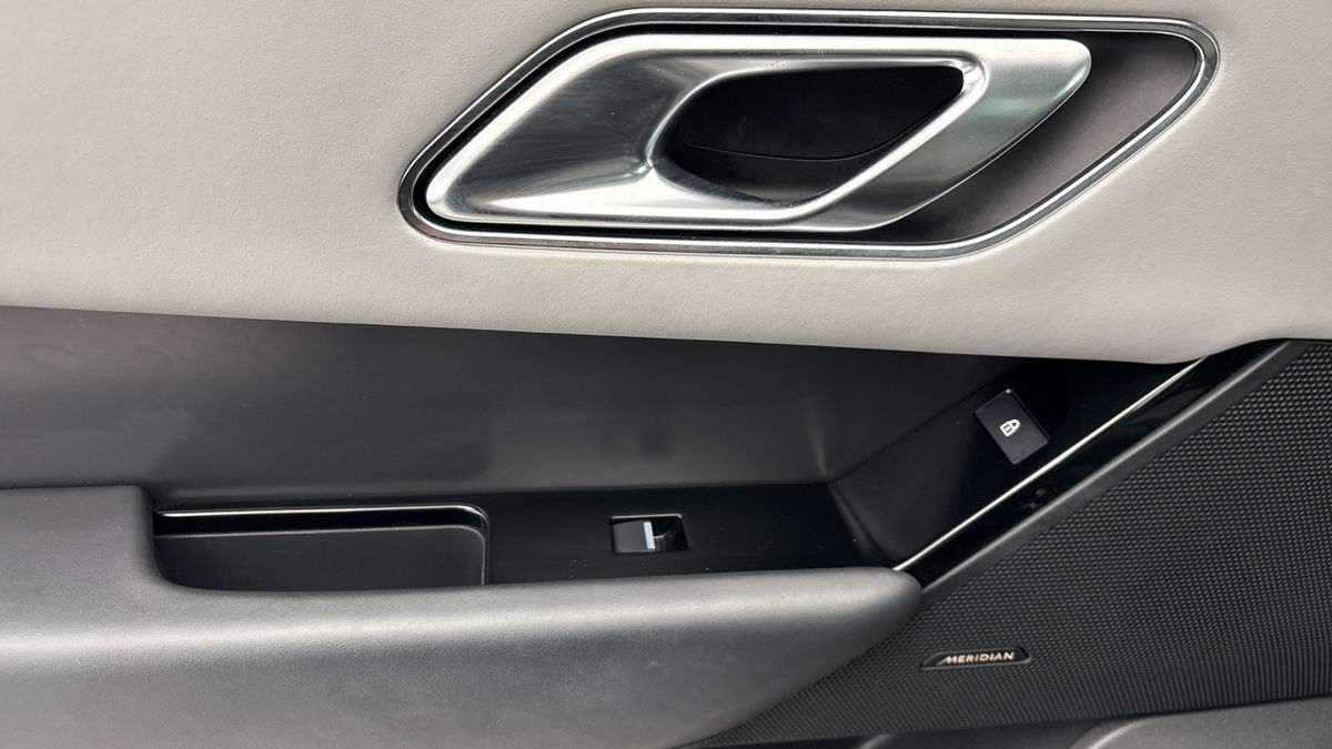 Land Rover Range Rover Velar Image 19