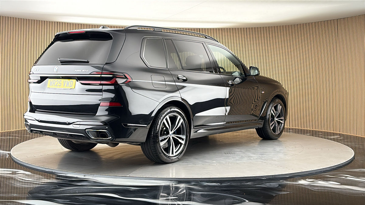 More views of BMW X7