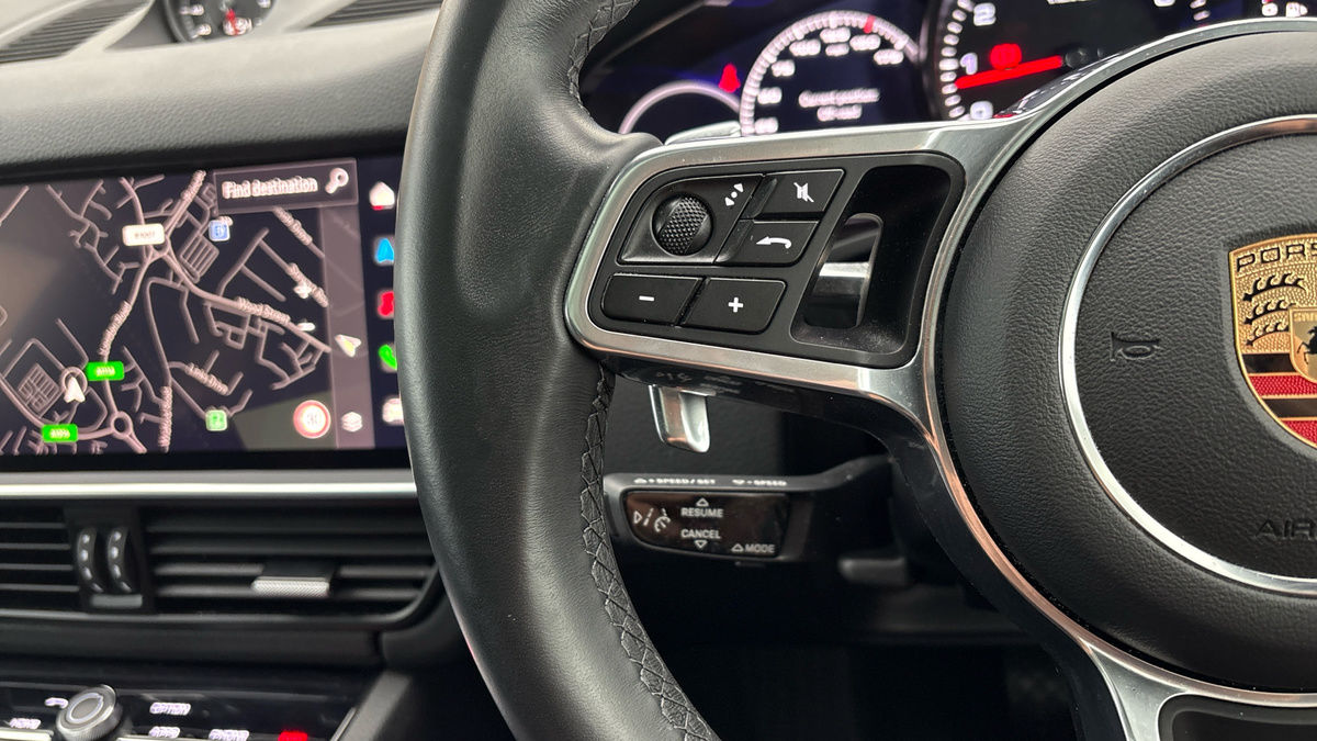 Porsche Cayenne Image 13