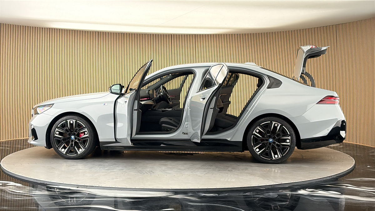 More views of BMW i5