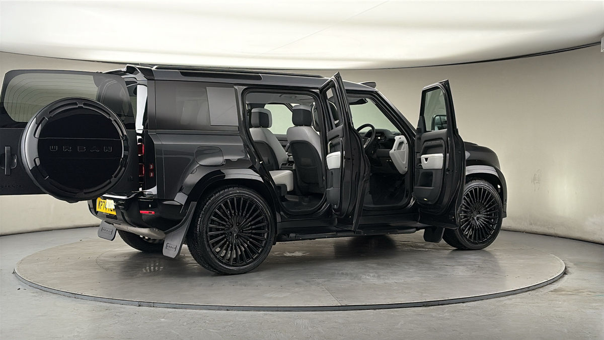 More views of Land Rover Defender 110