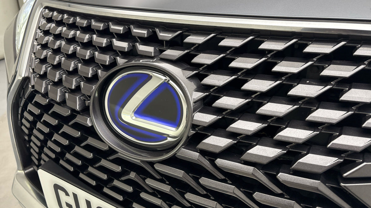 Lexus RX Image 24