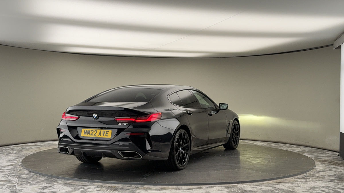 BMW 8 Series Image 21