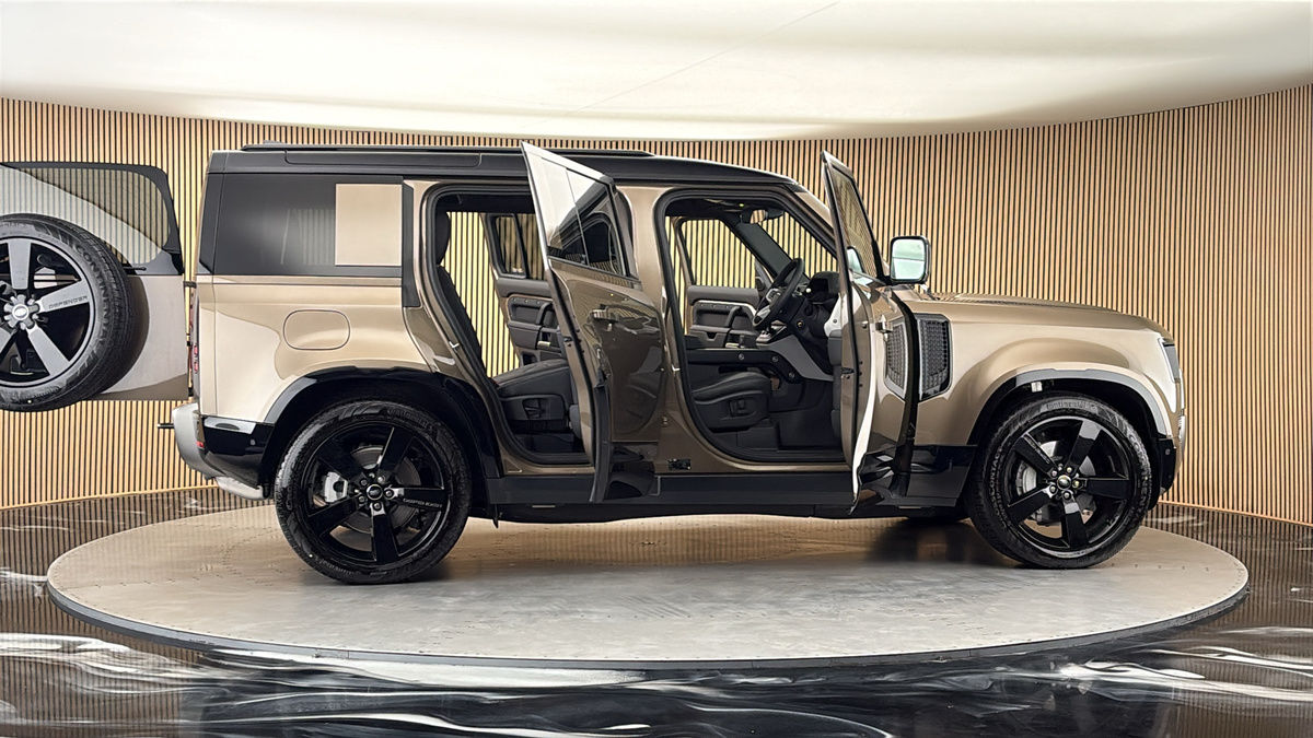 More views of Land Rover Defender 110