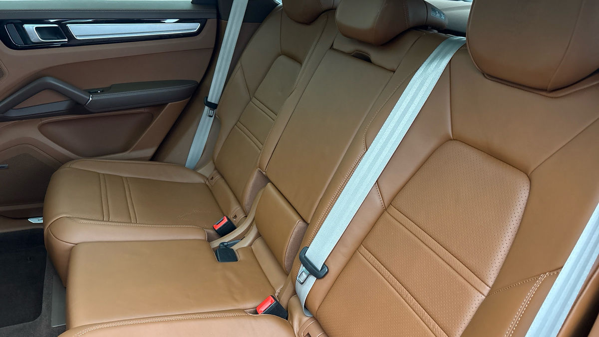 Porsche Cayenne Image 8