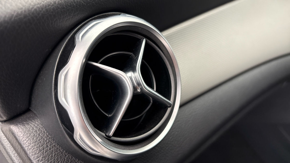 Mercedes-Benz GLA Image 27