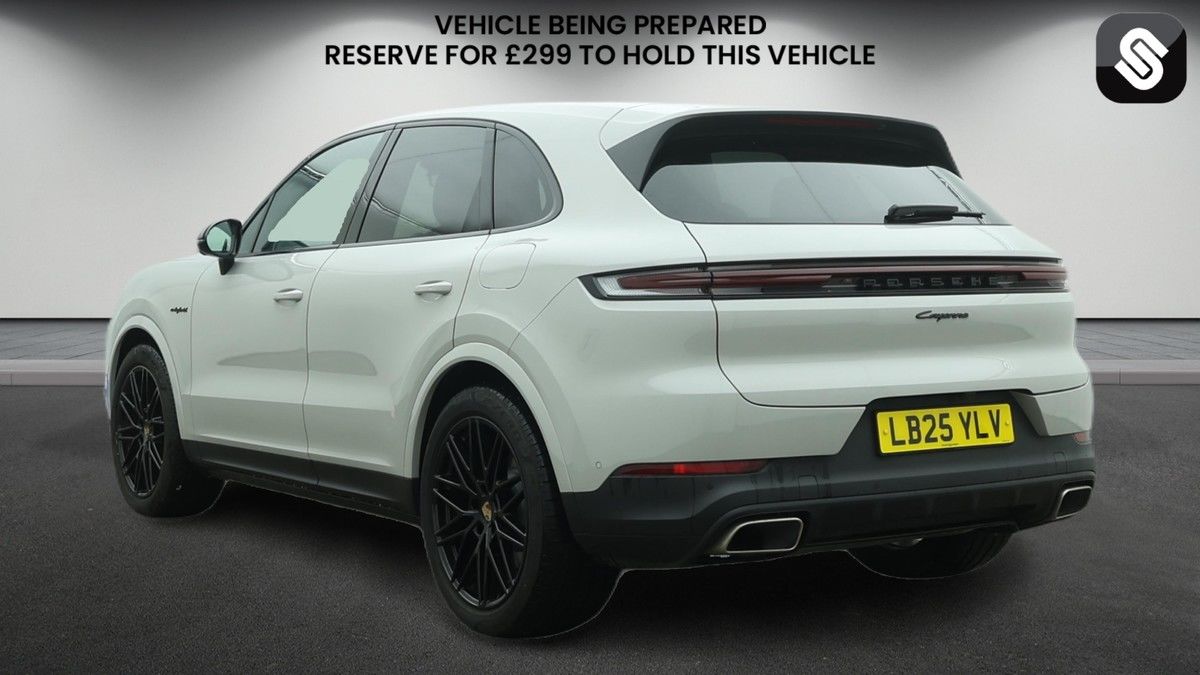 Porsche Cayenne Image 3