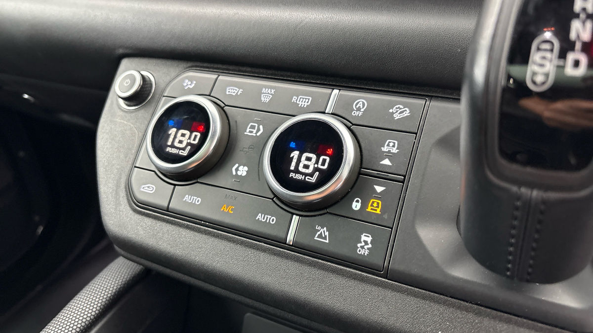 Land Rover Defender 90 Image 31