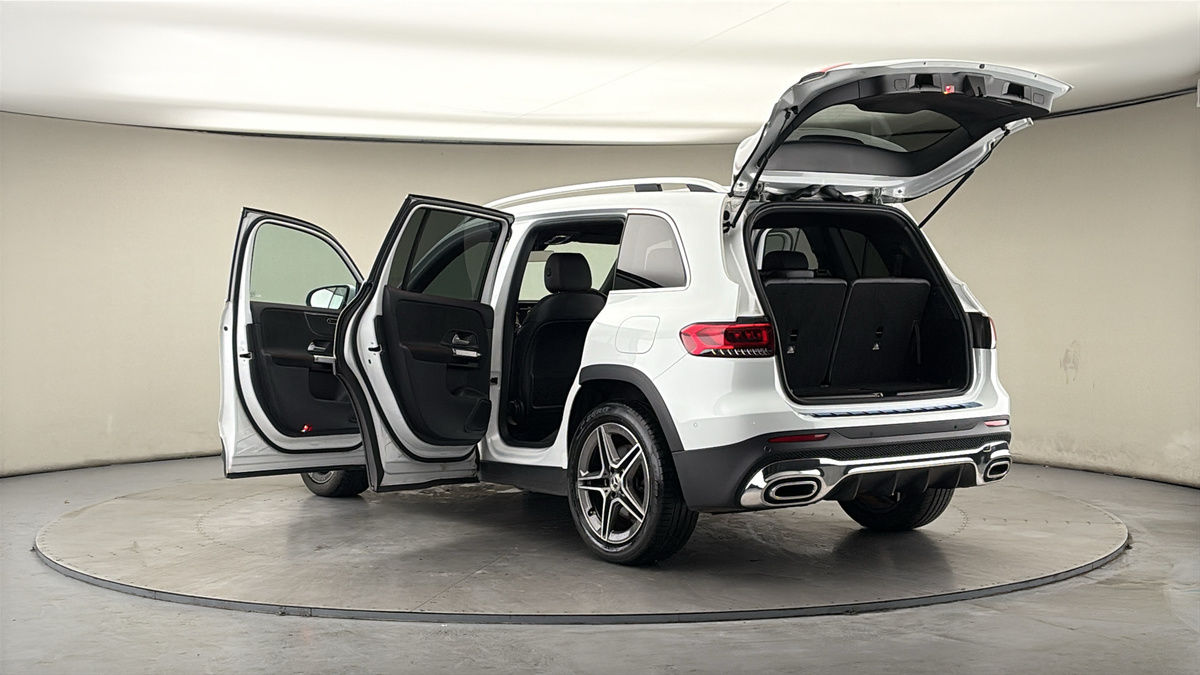 Mercedes-Benz GLB Image 23