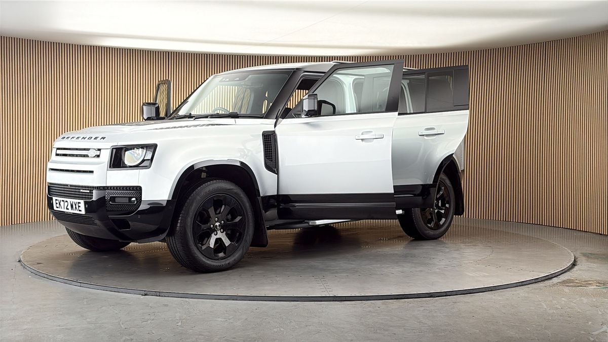 Land Rover Defender 110 Image 22