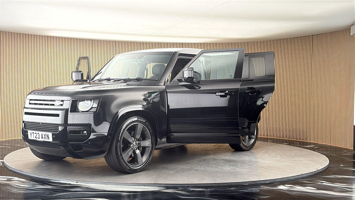 More views of Land Rover Defender 110